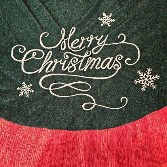 St. Nick's Choice Dark Green‎ Velvet & Red Trim Merry Christmas Tree Skirt F26 - Picture 2 of 7